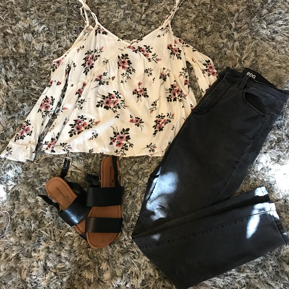American Eagle // Floral Cold Shoulder Top